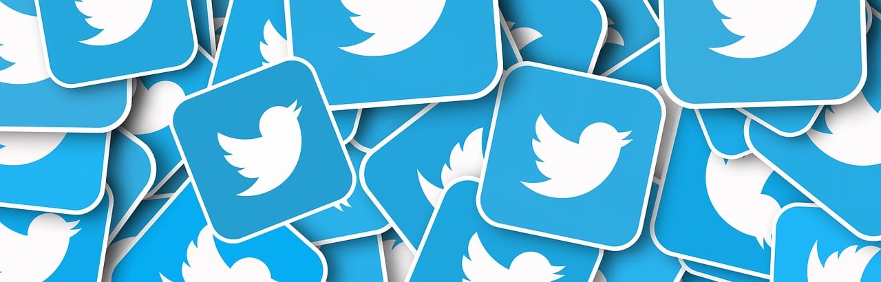 découvrez comment utiliser les réseaux sociaux pour améliorer votre visibilité en ligne, engager votre audience et développer votre présence numérique efficacement.
